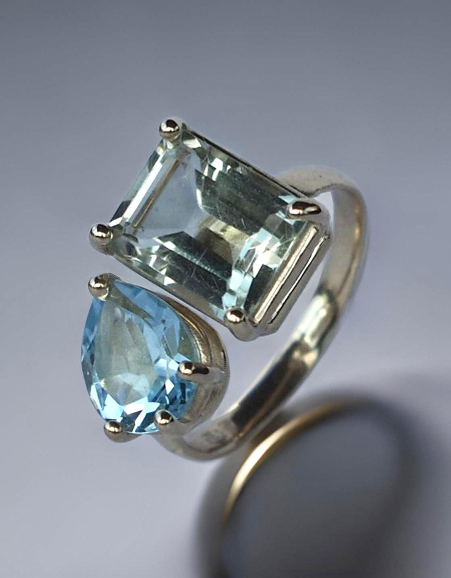 Pierścionek złoty, topaz i zielony kwarc