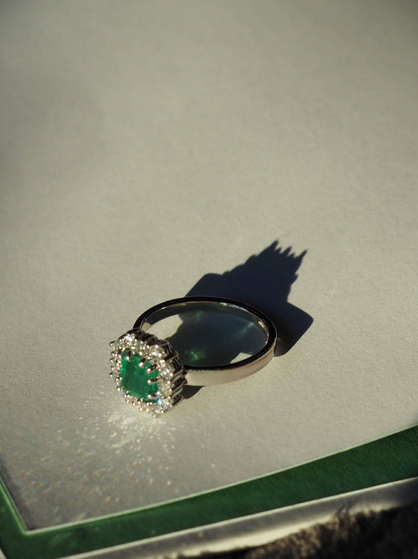 Pierścionek złoty, szmaragd, diamenty