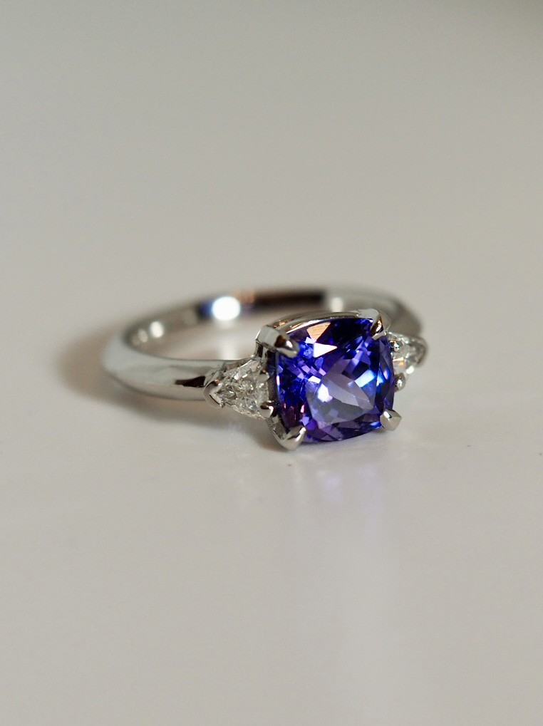 Pierścionek złoty, tanzanit, diamenty